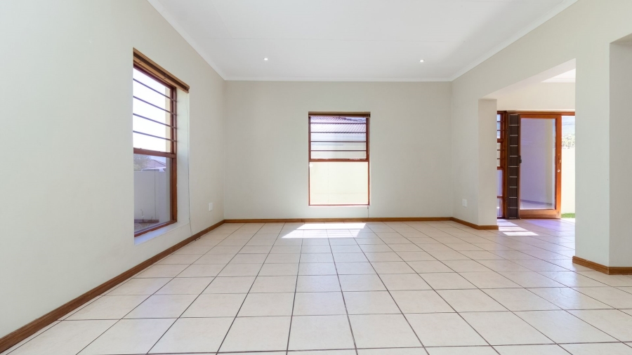 3 Bedroom Property for Sale in Sandbaai Western Cape